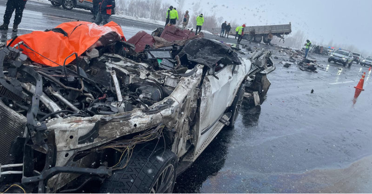 Bitlis'de Feci Kaza: Anne, Baba ve Bebek Ölümü