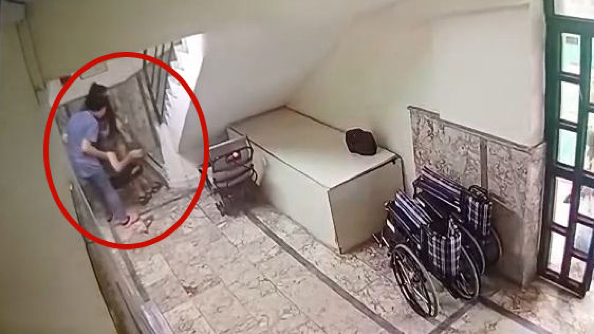 Antalya'da Otizmli Gence Düşme Gizlendi: Kamera Görüntüleri Gerçeği Ortaya Çıkardı