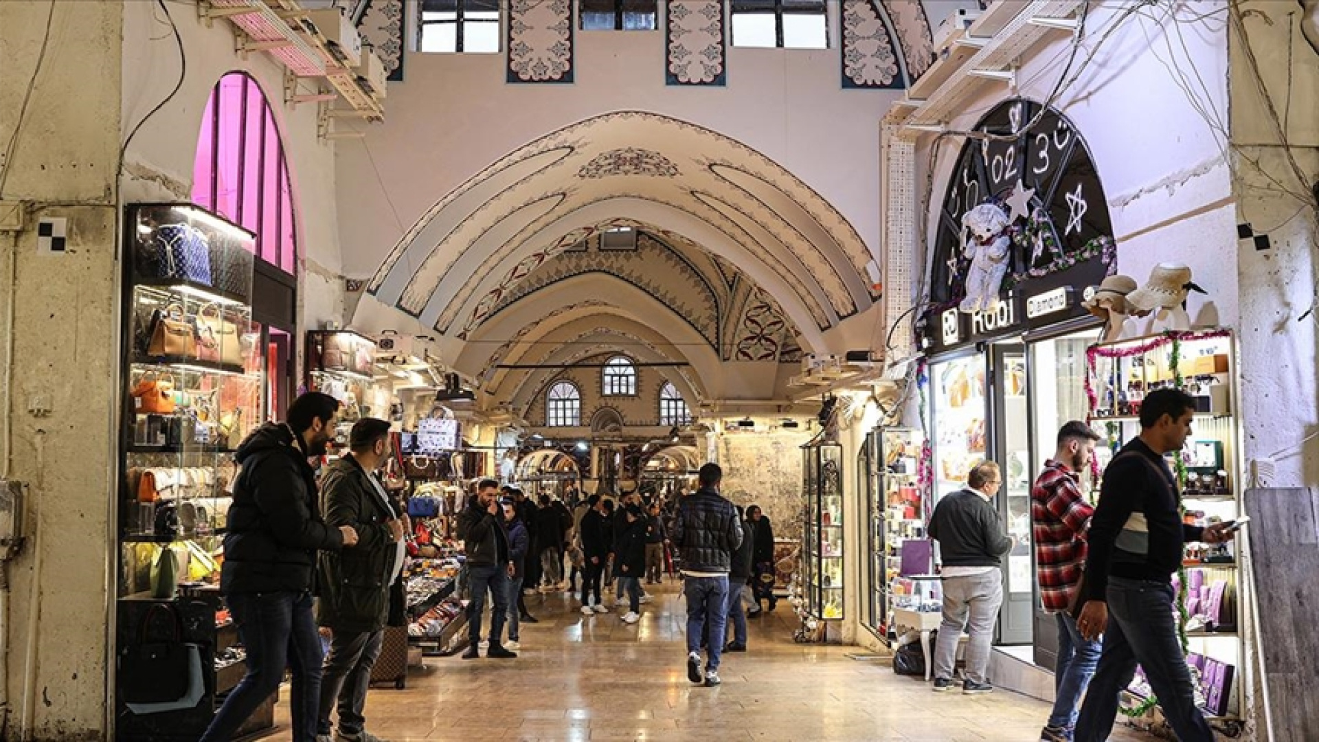 Ramazan Bayramı'nda 100-120 Milyar TL Ciro Beklentisi: Esnafın Yüzü Gülecek Mi?