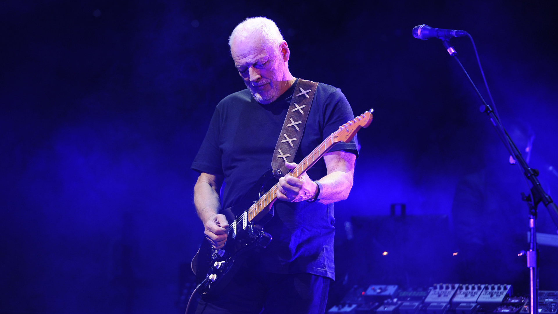 David Gilmour'un Gitarı Rekor Kırdı: Pink Floyd Efsanesi 14,6 Milyon Dolara Satıldı