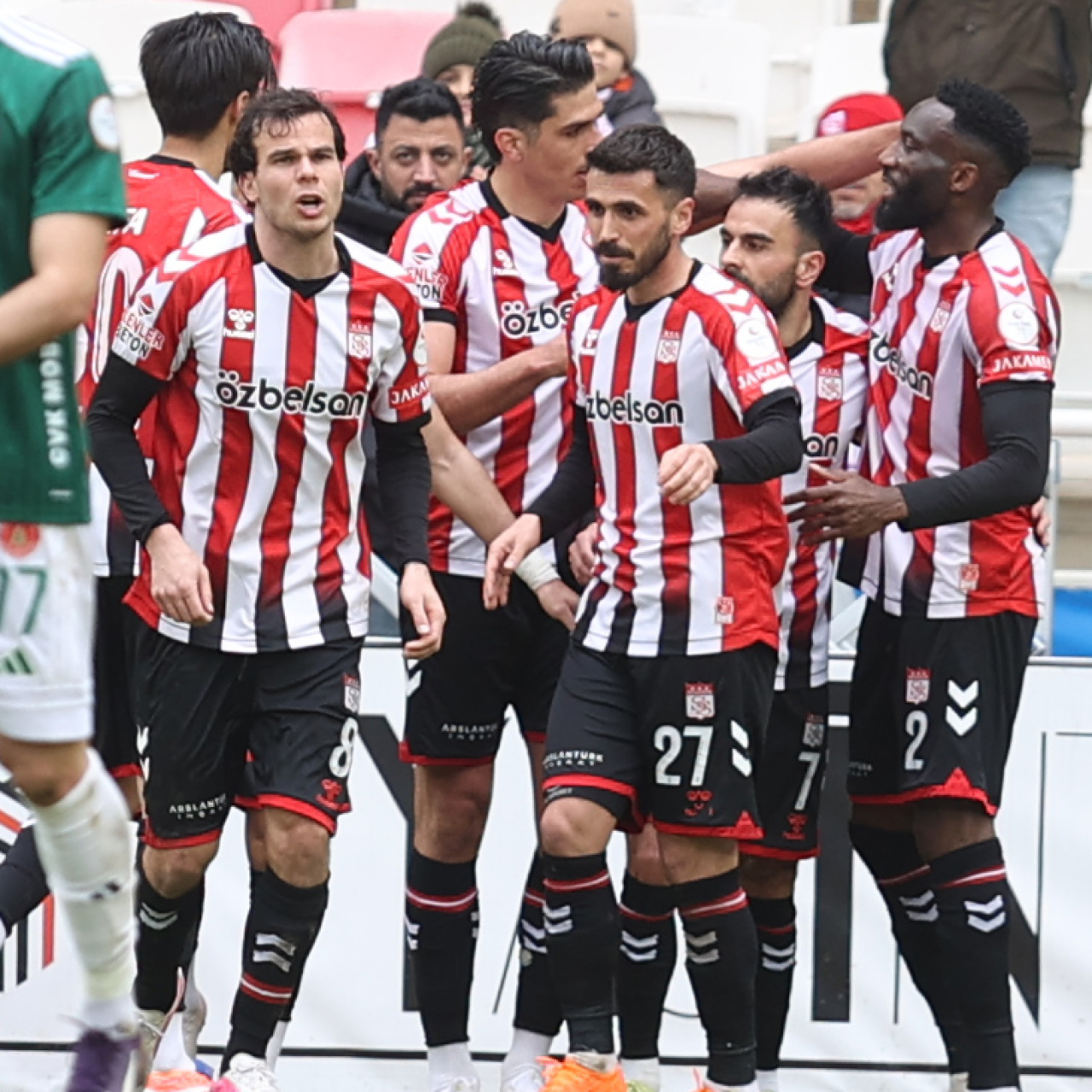 Sivasspor tek attı 3 aldı!