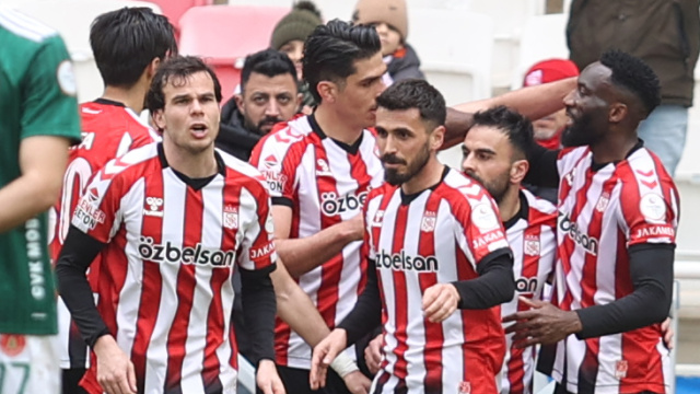 Sivasspor tek attı 3 aldı!