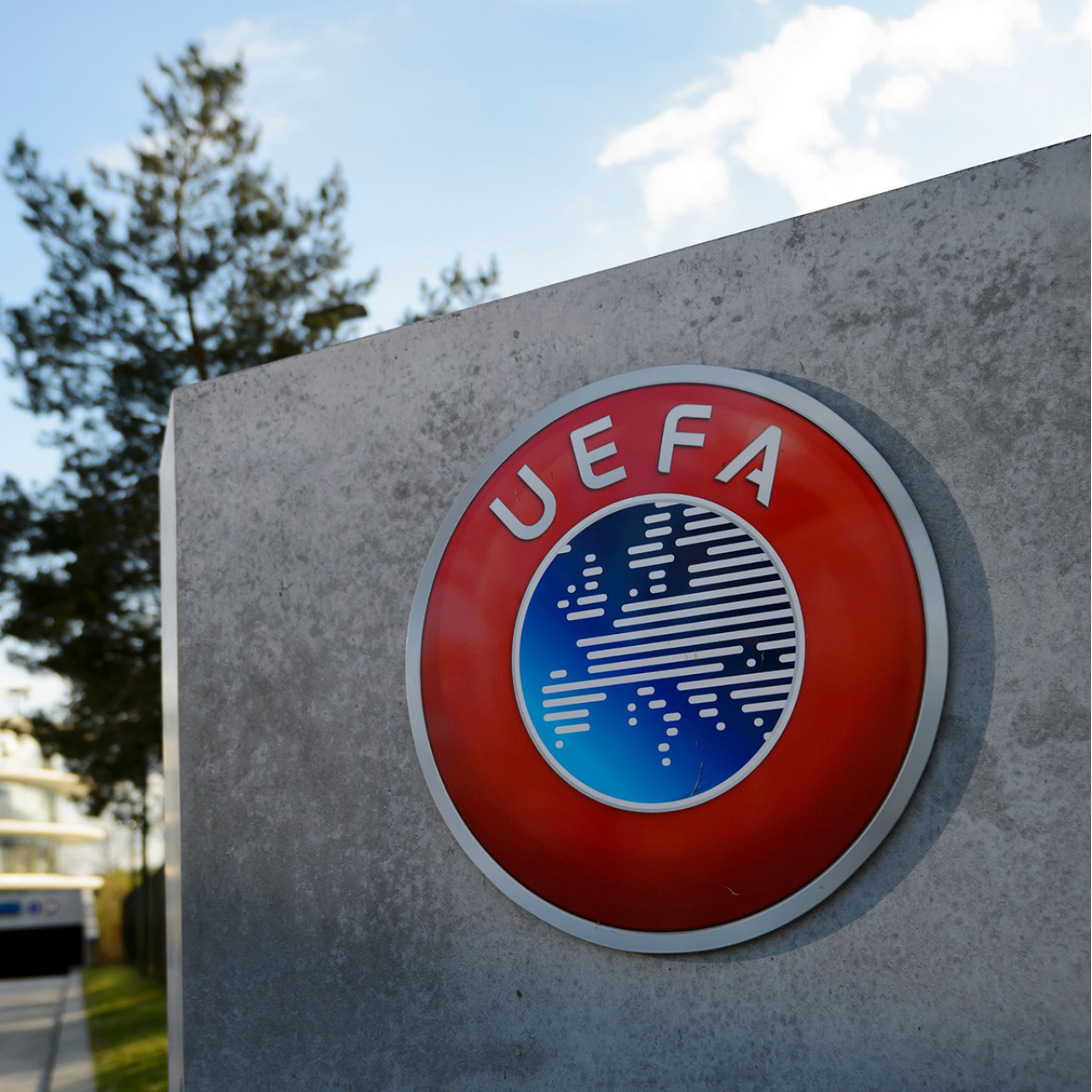 UEFA dev finali iptal etti!