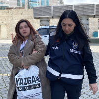 Eski sevgilisinin kız arkadaşını yüzünden bıçakladı!