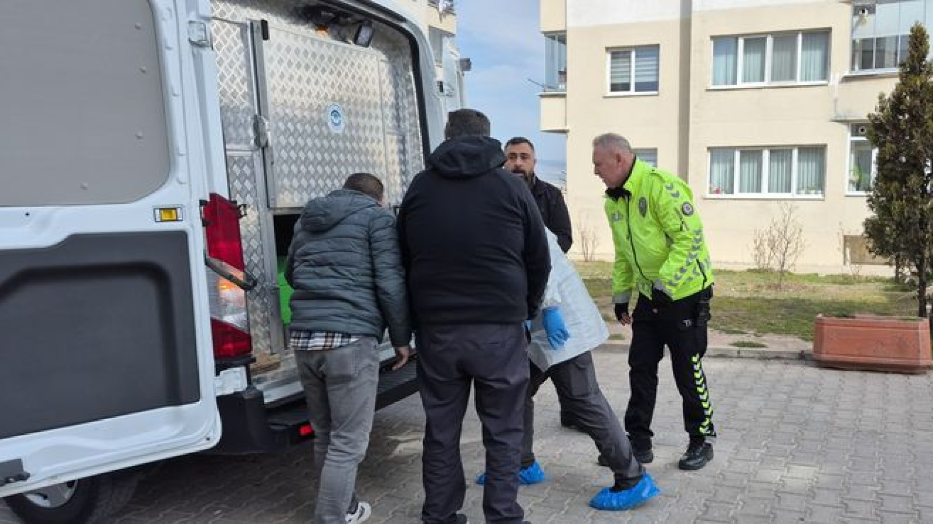 Son dakika: Eskişehir’de yakınlarının haber alamadığı kadın yalnız yaşadığı evinde ölü bulundu | Son dakika haberleri
