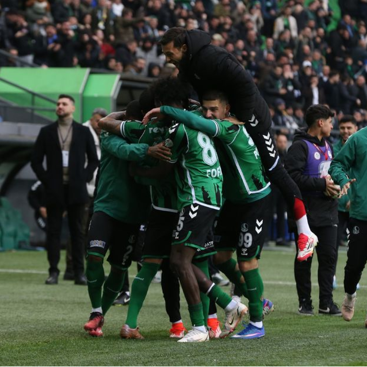 Sakaryaspor'un yüzü 90+4'te güldü!