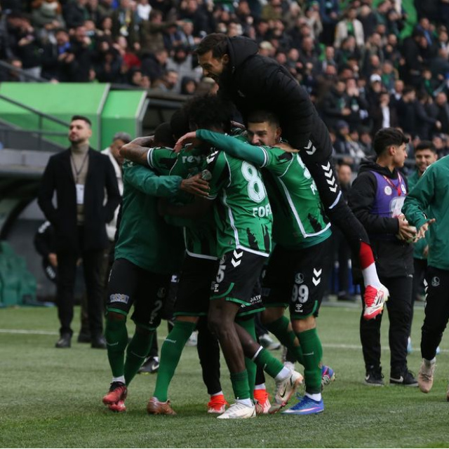 Sakaryaspor'un yüzü 90+4'te güldü!