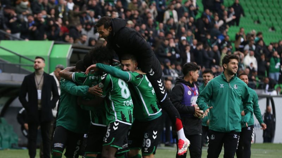 Sakaryaspor'un yüzü 90+4'te güldü!