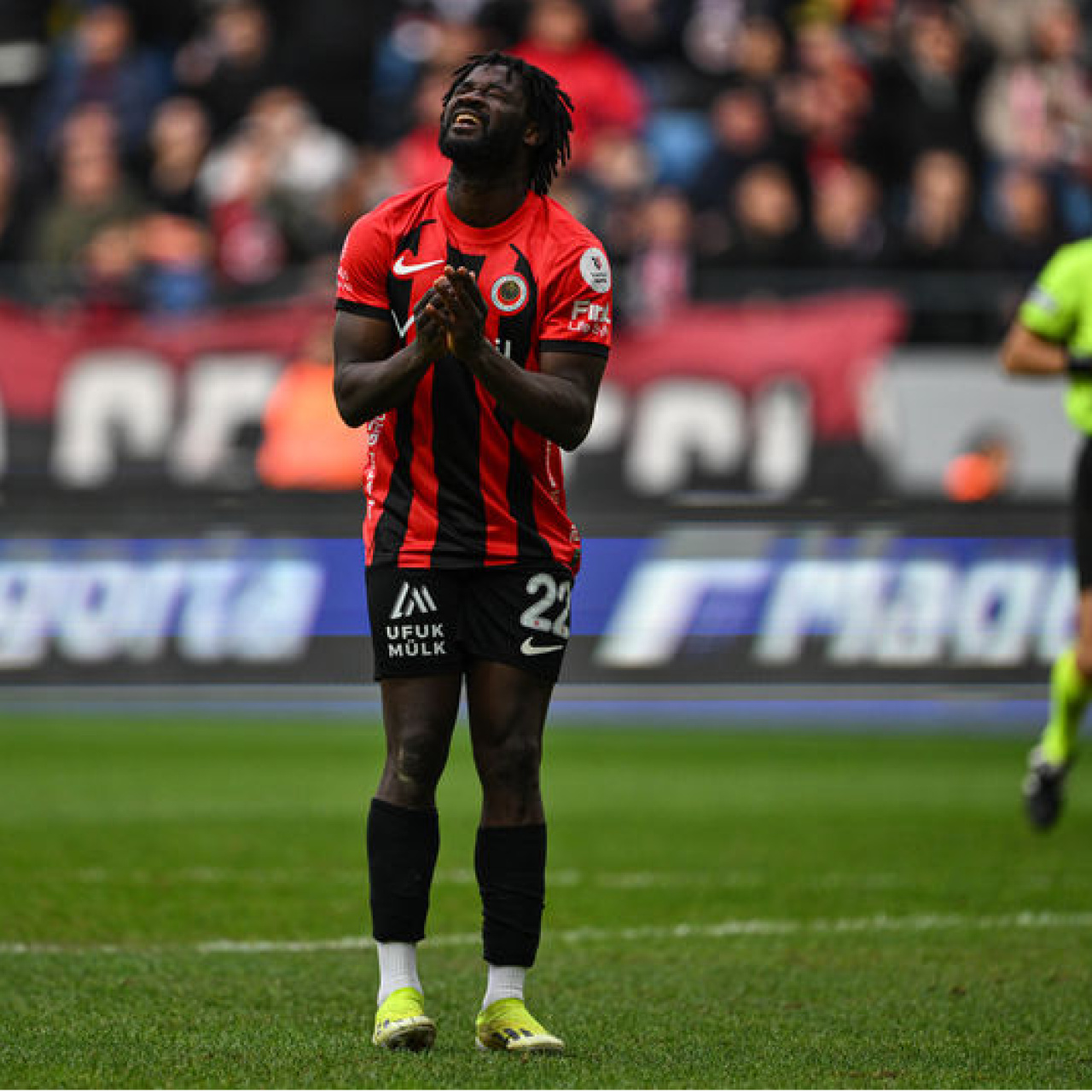 Gençlerbirliği-Beşiktaş maçında kırmızı kart VAR!