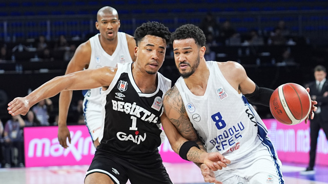 Anadolu Efes, Beşiktaş'ı devirdi!