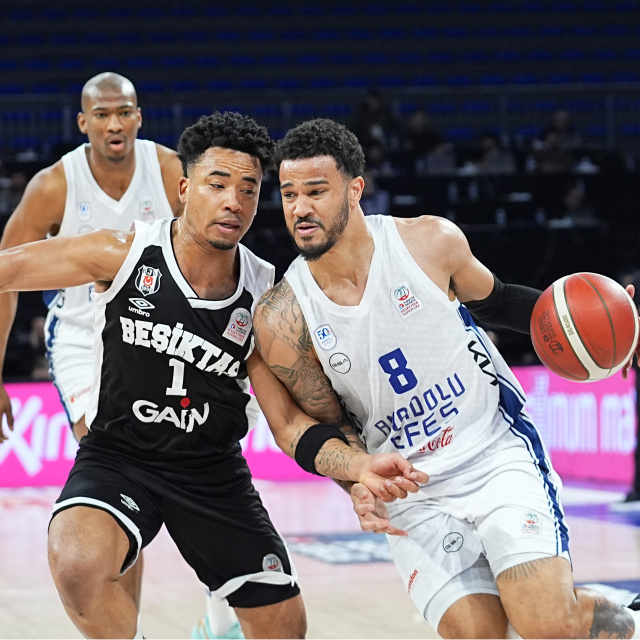 Anadolu Efes, Beşiktaş'ı devirdi!