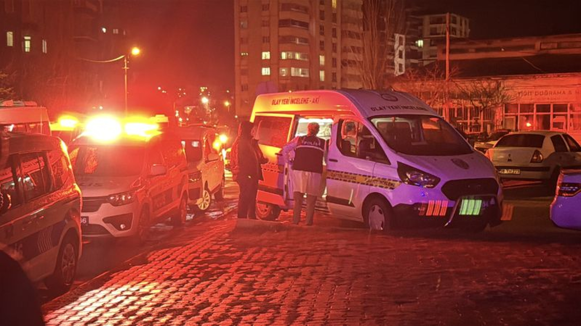 Sivas'ta Aile Faciası: 15 Yaşındaki Çocuk Babası ve Ağabeyini Öldürdü