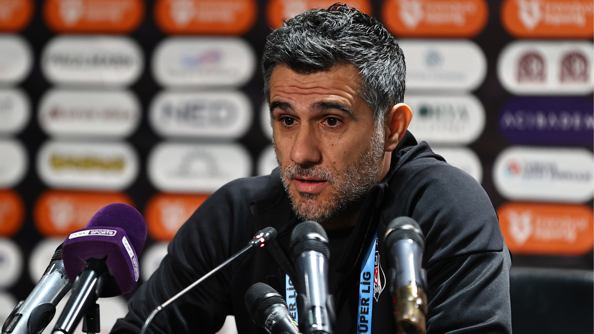 Beşiktaş'ta Sergen Yalçın'a Soyunma Odasında Serum Bağlandı!