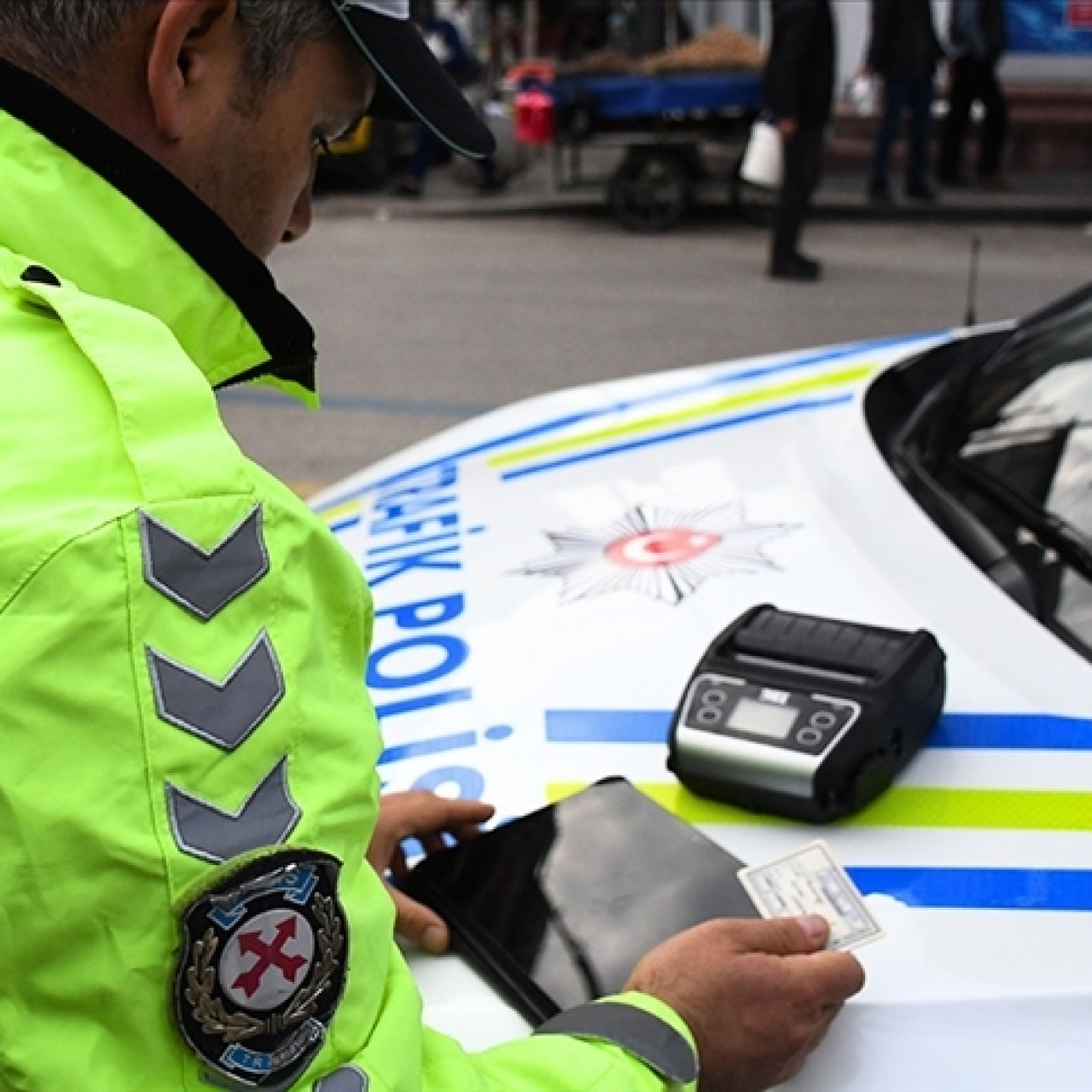 127 bin kaçak işçi trafikte yakalandı