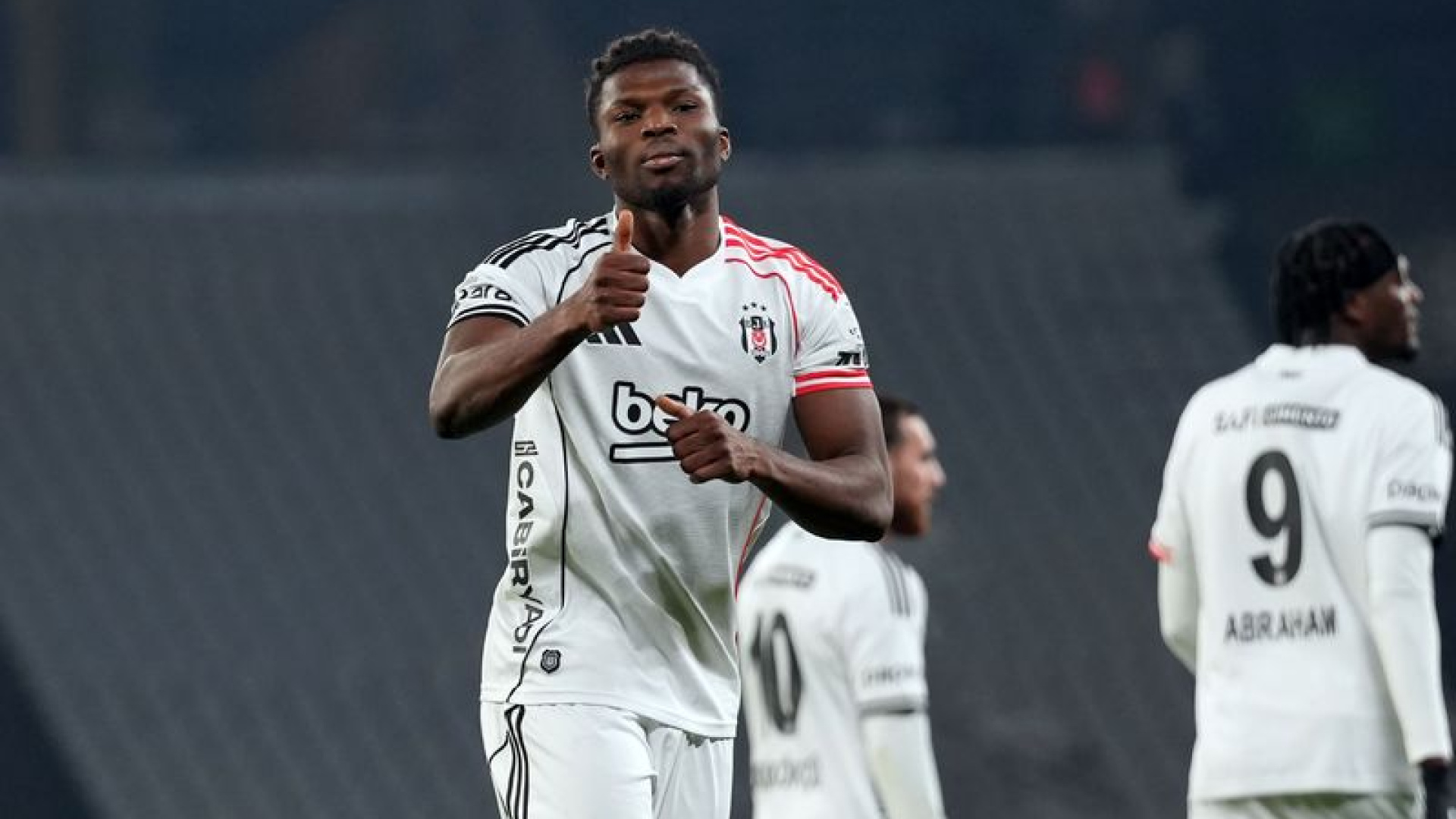 El Bilal Toure'den paylaşım: O aptallar gibi olmayın! - Beşiktaş Haberleri