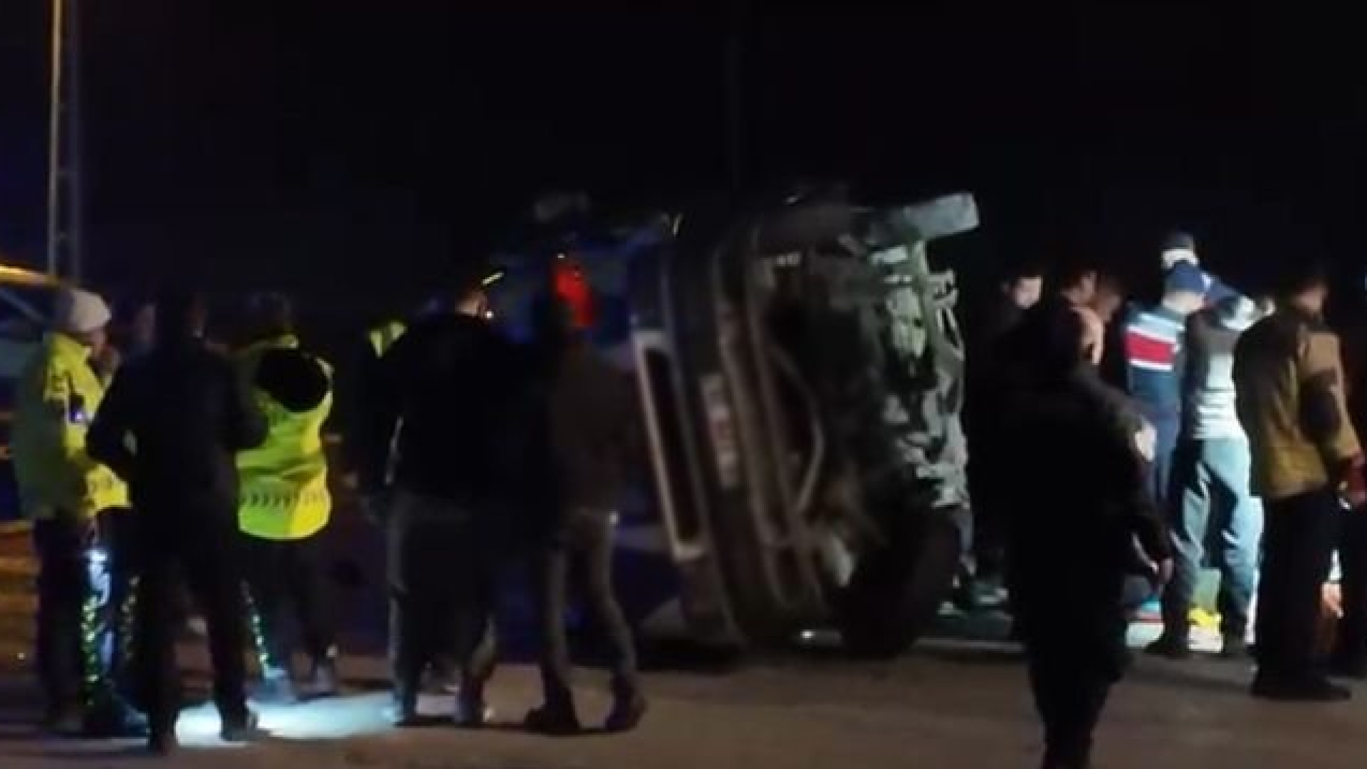 Polatlı'da Feci Kaza: Otomobil ile Minibüs Çarpıştı, 2 Ölü 13 Yaralı