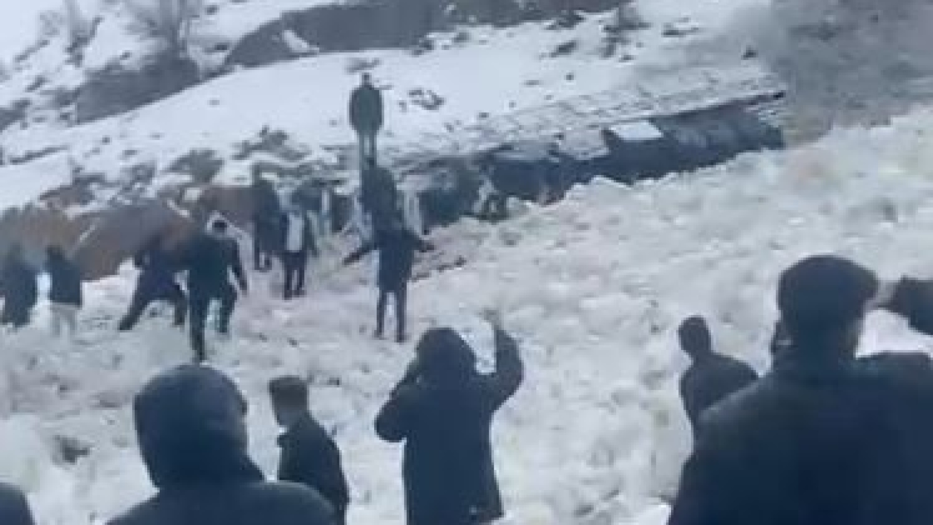 Şırnak'ta Çığ, Sel ve Heyelan Felaketi: Otobüs Mahsur Kaldı, Hayvanlar Öldü