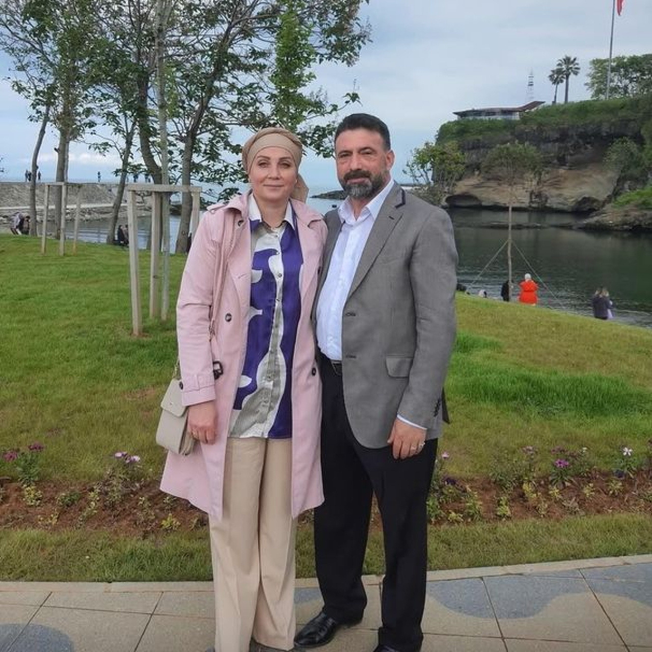 Eşini öldürüp aynı silahla intihar etti