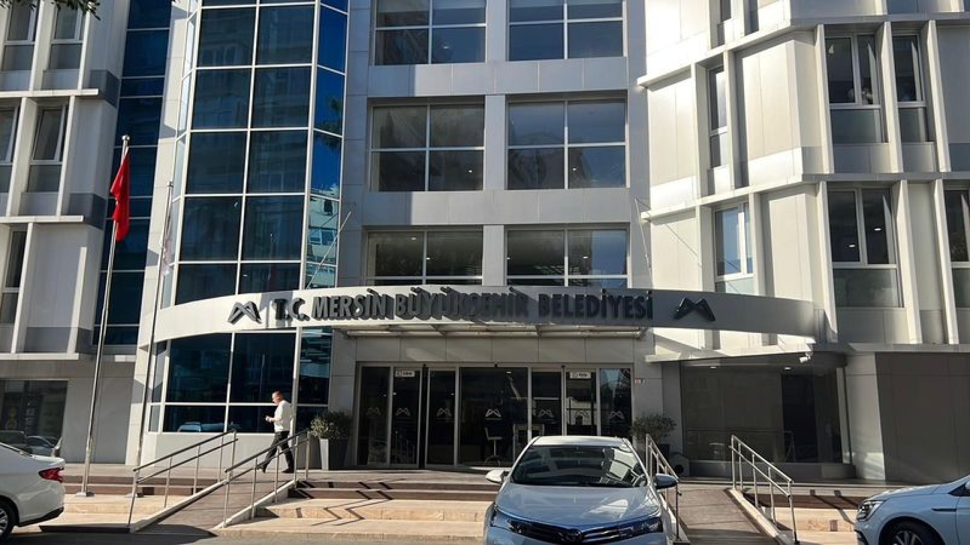 Mersin'de Büyükşehir Belediyesi'ne Operasyon: 7 Tutuklama