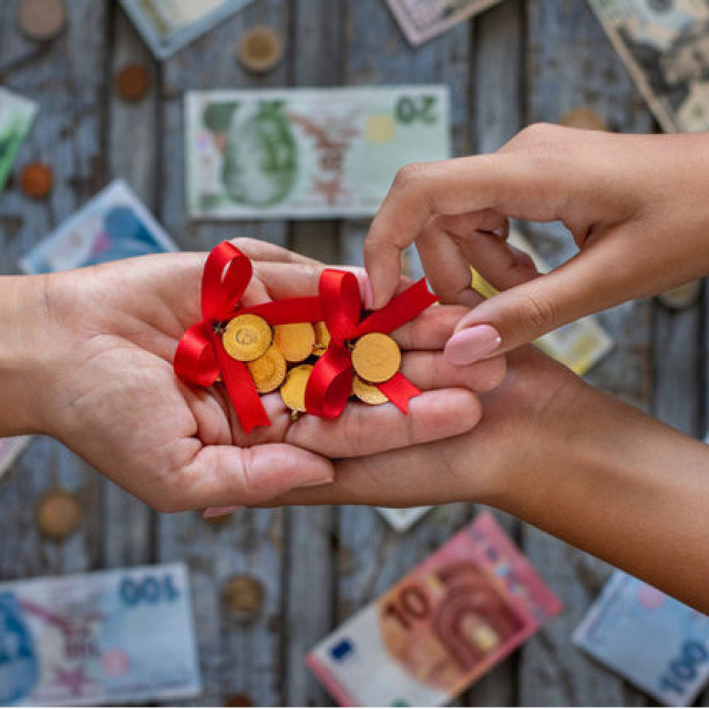 Altın haftaya düşüşle başladı