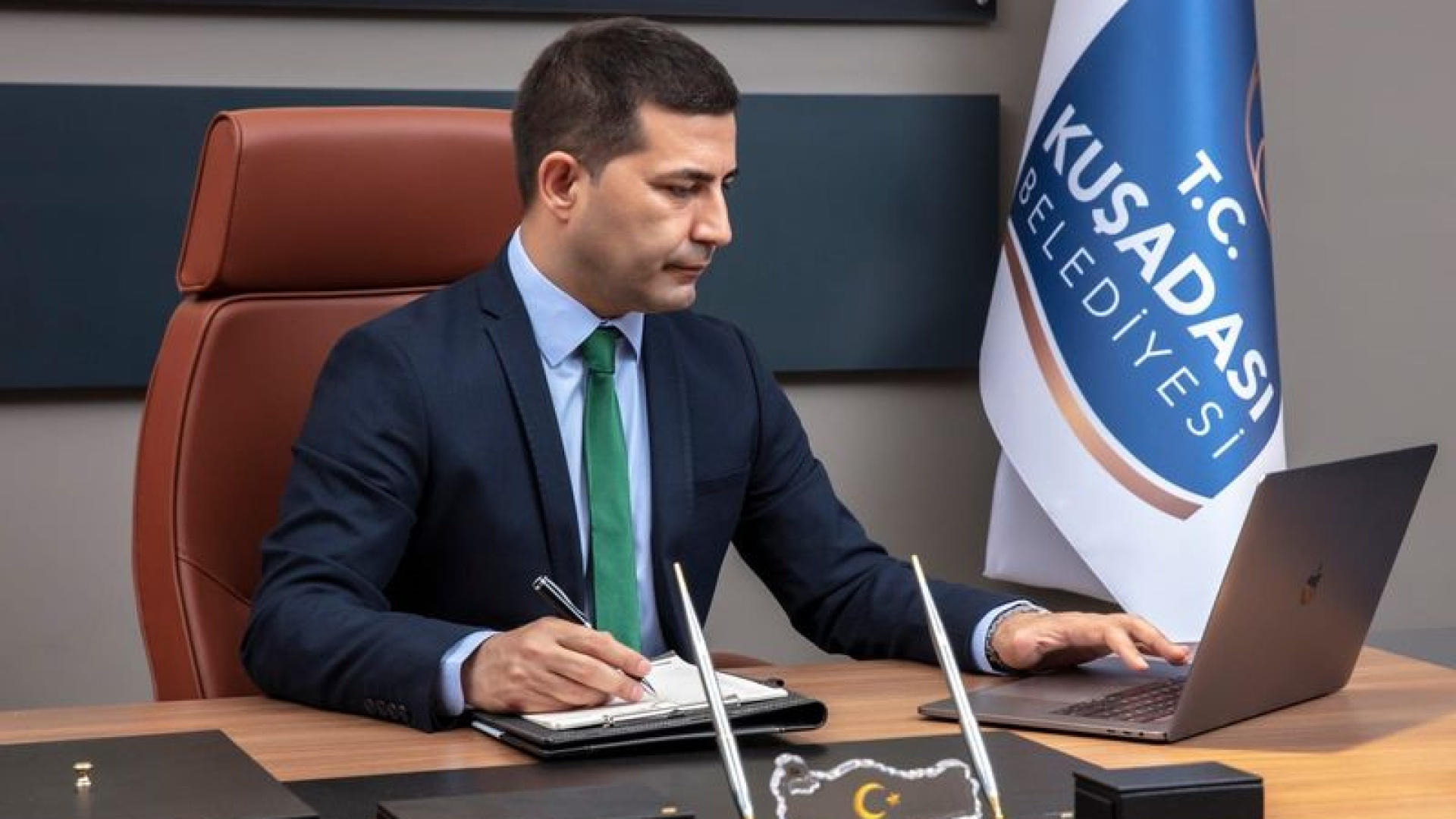 Kuşadası Belediye Başkanı ve 5 Şüpheli Rüşvet Soruşturmasında Adliyeye Sevk Edildi