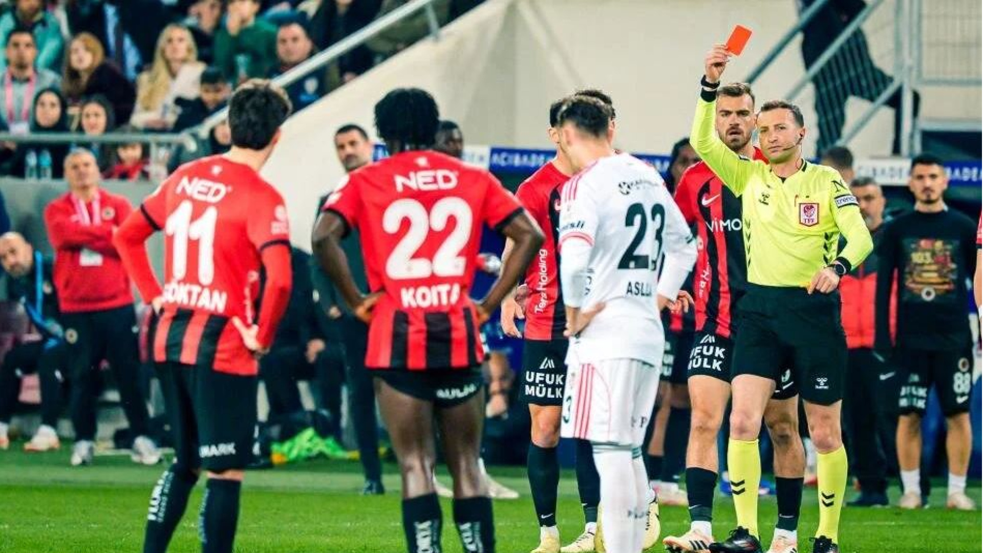 Eski Hakemlerden Gençlerbirliği-Beşiktaş Maçının Tartışmalı Kararlarına Yorum