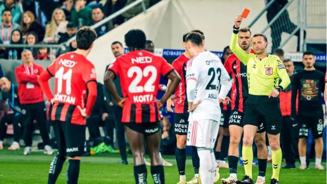 Kırmızı kart doğru mu?