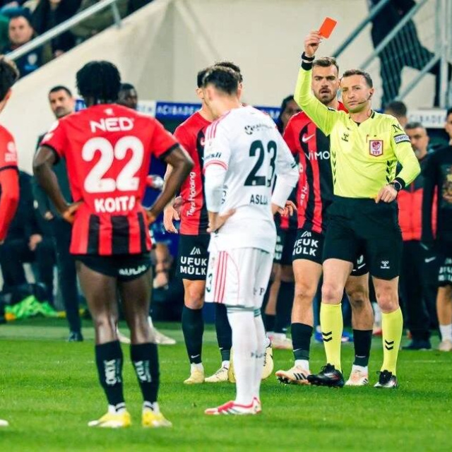 Kırmızı kart doğru mu?