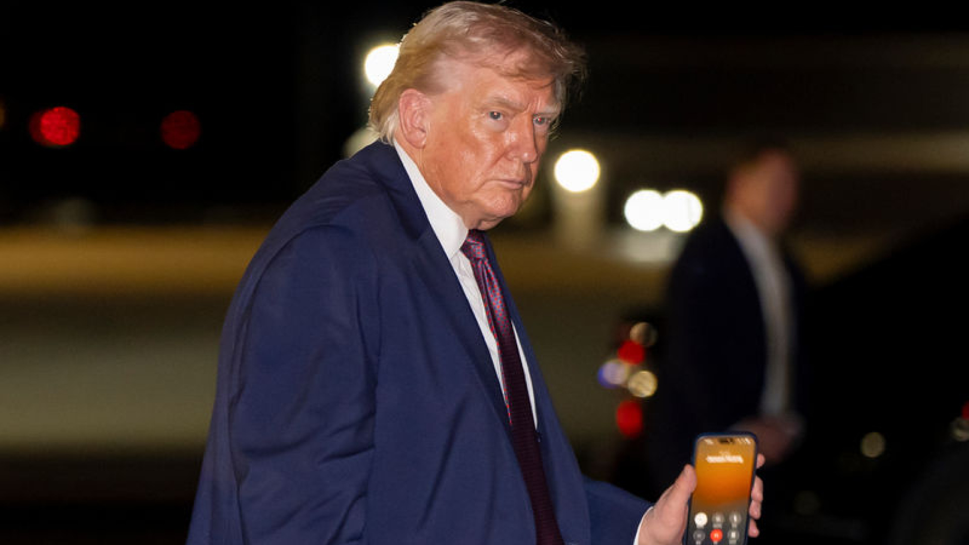 Trump'ın Telefonu Kontrolden Çıktı: Gazeteciler Numara İçin Yarışıyor