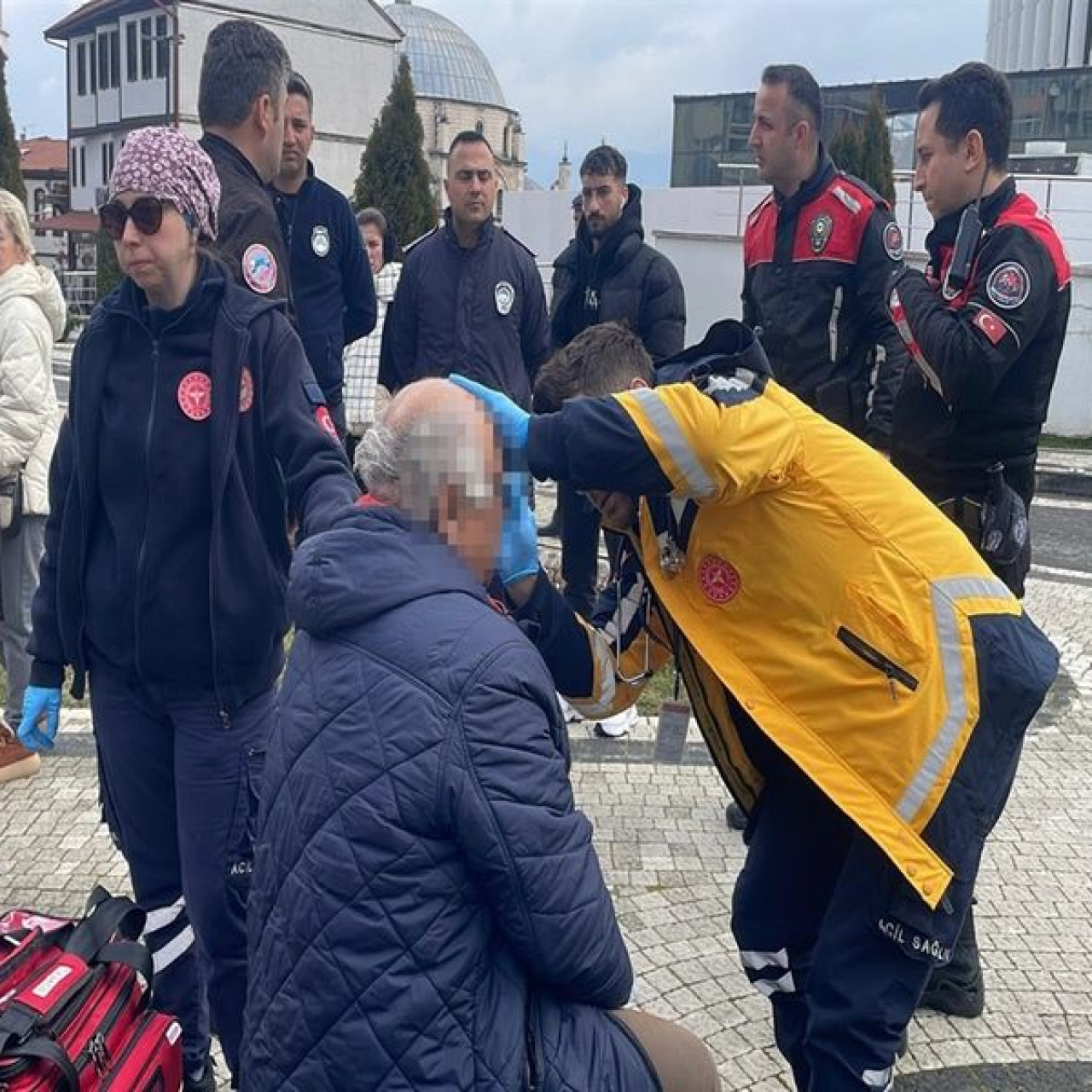 Parktaki adamı attığı yumrukla öldürdü