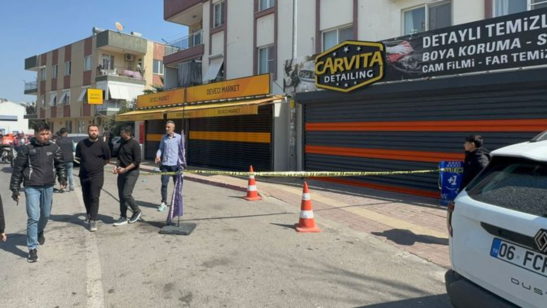 Antalya'da İki Esnaf Arasında Çıkan Silahlı Kavga: 1 Ölü, 2 Ağır Yaralı
