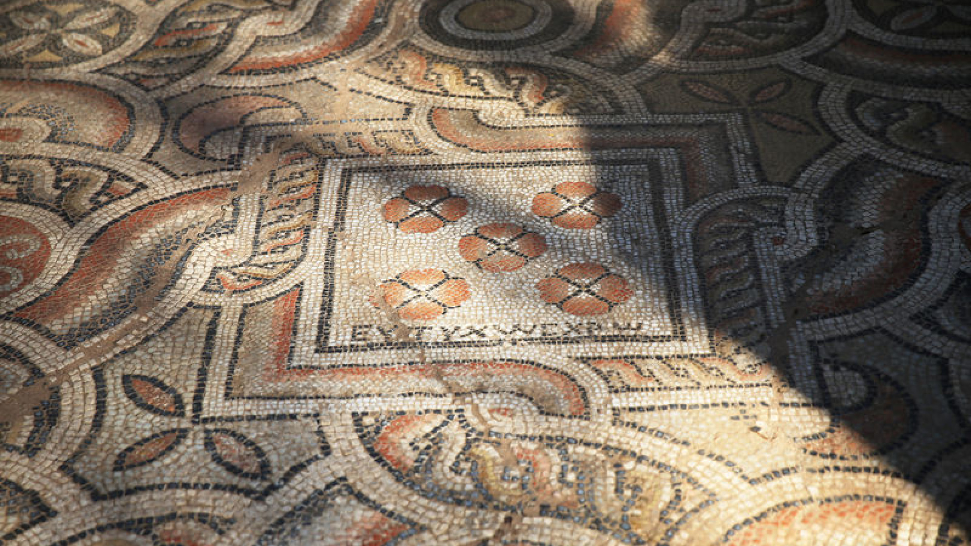 3 bin yıllık antik kentte sürpriz ifade: Kıskanan çatlasın