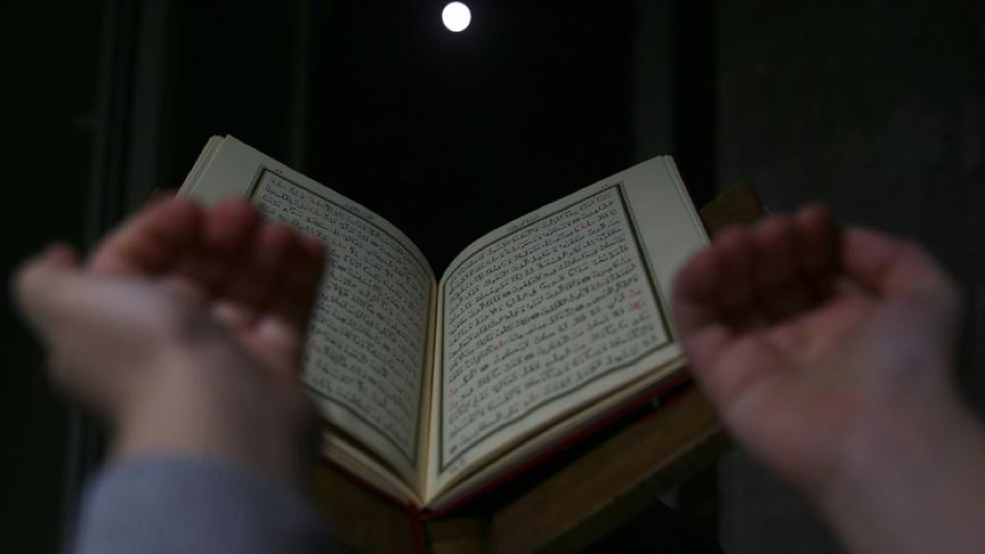 KADİR GECESİ DUASI OKU Türkçe anlamı ve Arapça okunuşu: Kadir Gecesinde hangi dualar okunur?