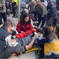 Araç yayalara daldı: 5 yaralı