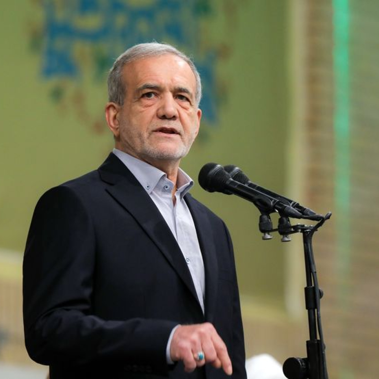 Pezeşkiyan: İran zorbalara teslim olmayacak