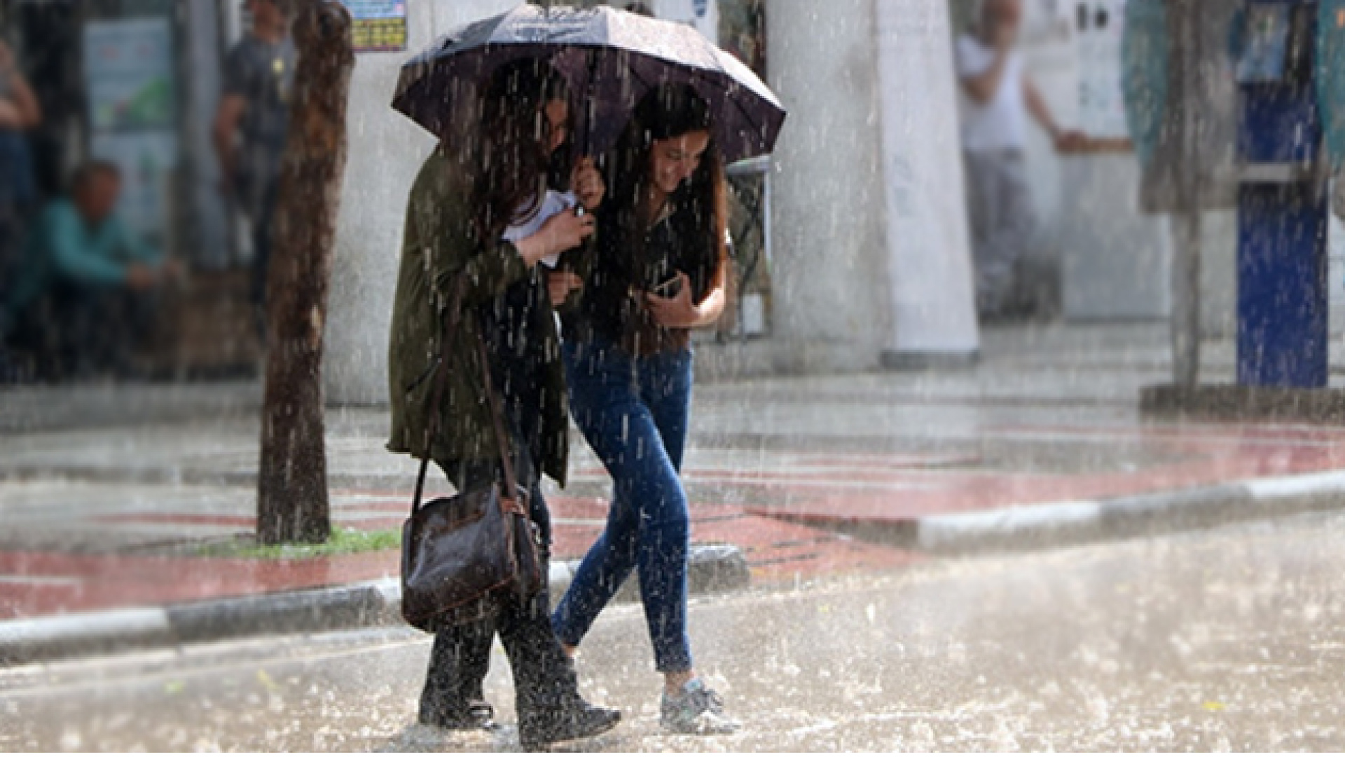 Meteoroloji'den 17 Mart Salı Hava Durumu Tahmini: İstanbul'da Yağmur Bekleniyor mu?