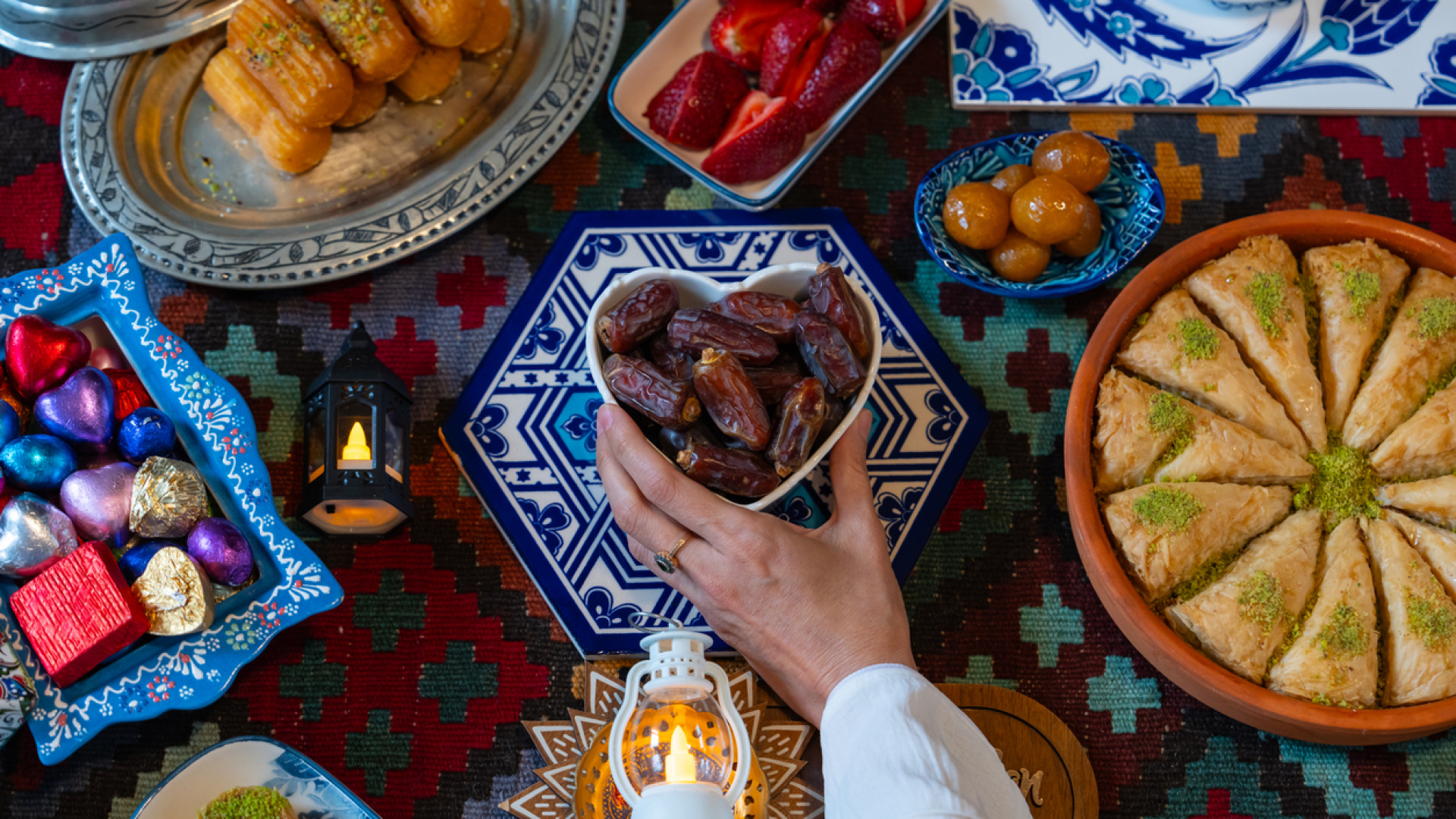 Ramazan'ın 27. Günü İftar Menüsü: Tas Kebabı ve Muhallebili Kadayıf ile Şahane Sofra