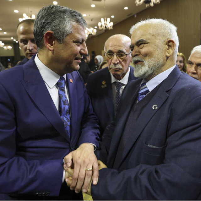 Özel, şehit aileleri ve gazilerle iftar yaptı