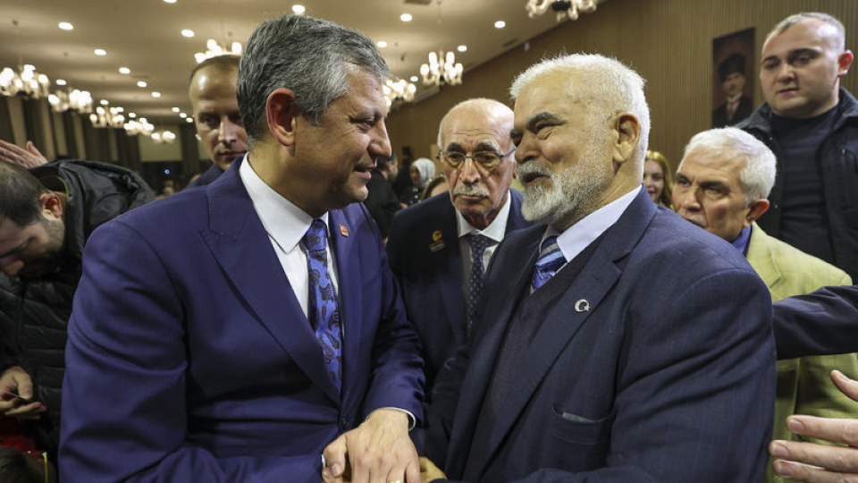 Özel, şehit aileleri ve gazilerle iftar yaptı