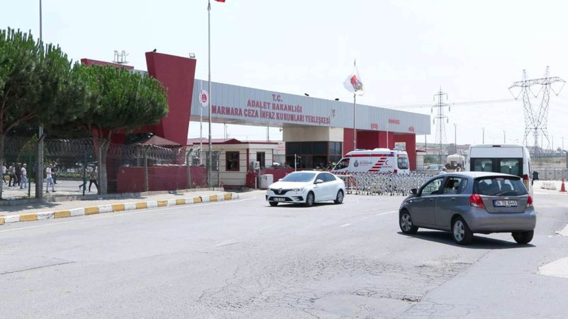 İBB Yolsuzluk Davasında 6. Duruşma: Oturma Tartışması ve İzleyici Sınırı