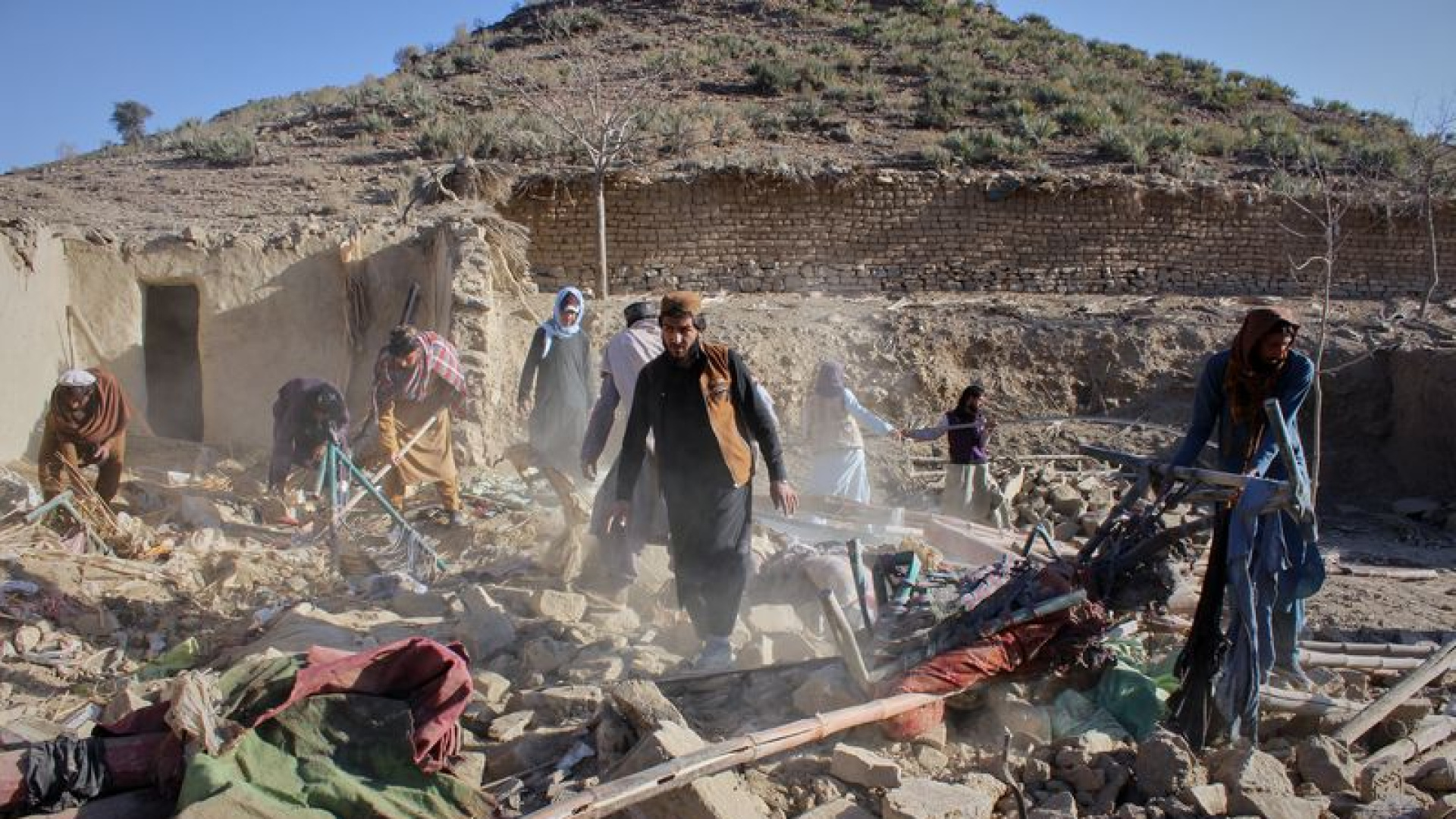 Afganistan'da Hastaneye Hava Saldırısı: Ölü Sayısı 400'e Ulaştı, Pakistan İddiaları Reddetti