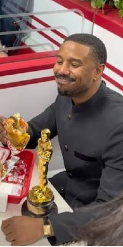 Oscar kutlamasını hamburgercide yaptı