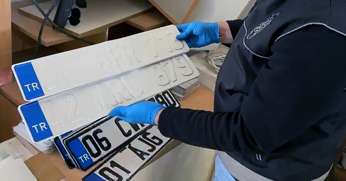 Sahte plaka şebekesine operasyon!