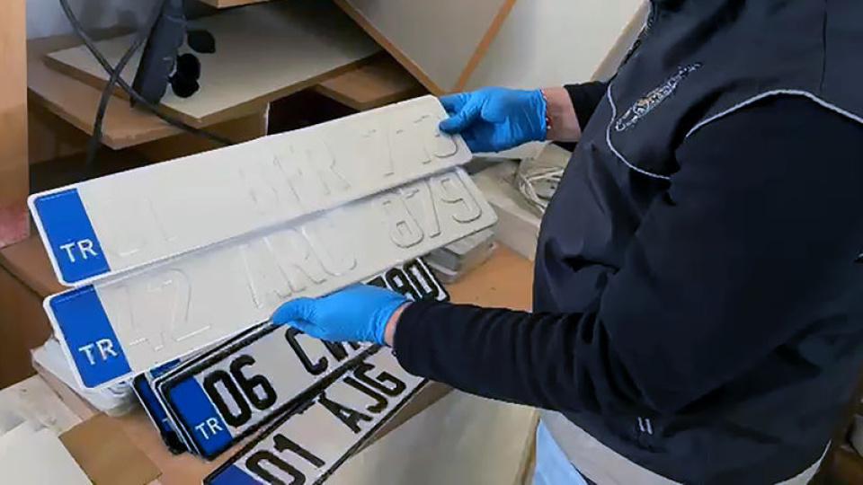 Sahte plaka şebekesine operasyon!