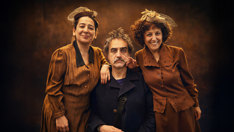 Hadi Öldürsene Canikom Ses Tiyatrosu'nda prömiyer yapıyor