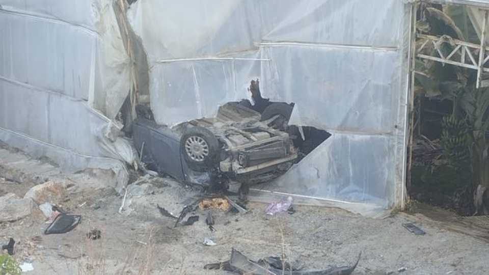 Otomobil muz serasına uçtu: 1 ölü