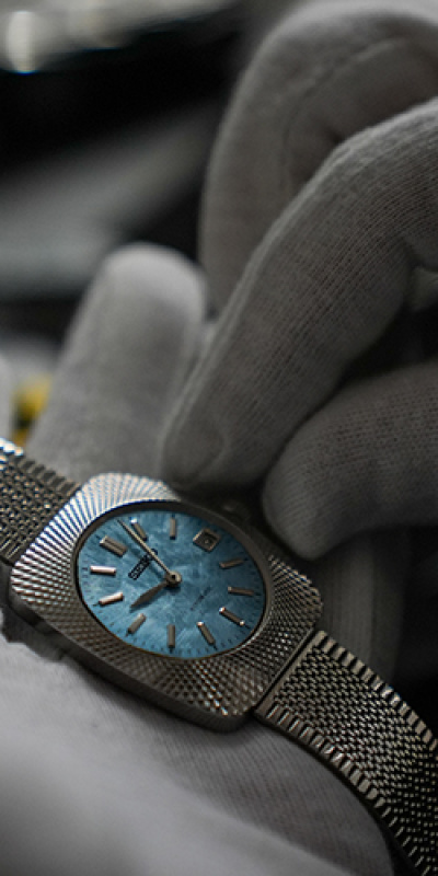 Hassas ameliyatlara saat tamir ederek hazırlanıyor