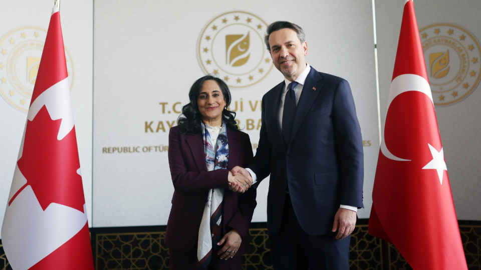 Bakan Bayraktar, Kanada Dışişleri Bakanı ile görüştü