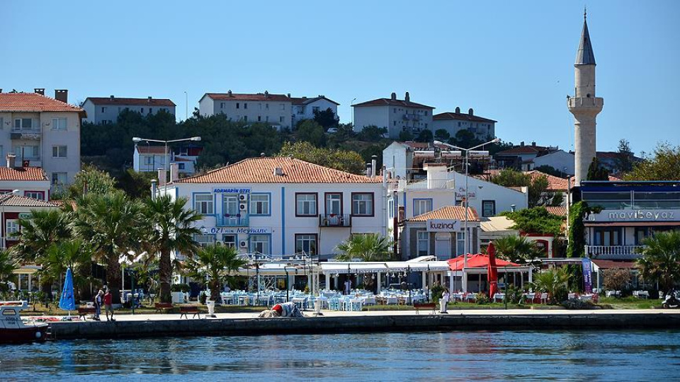 Bozcaada'ya bayram yasakları