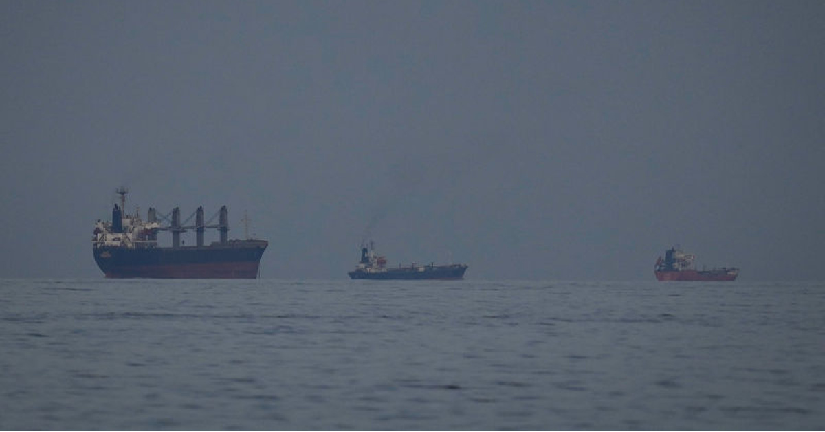 Hürmüz Boğazı'ndan son 3 günde 15 gemi geçti | Dış Haberler